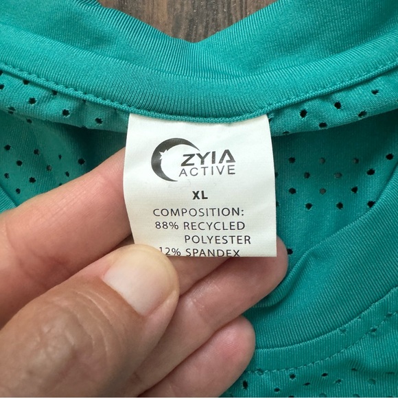 ZYIA Active Chill XL Long Sleeve Perforated Mesh Quick Dry Top - Picture 3 of 7